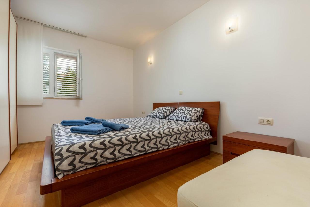 Apartment One-bedroom Albis With Balcony And Parking In *